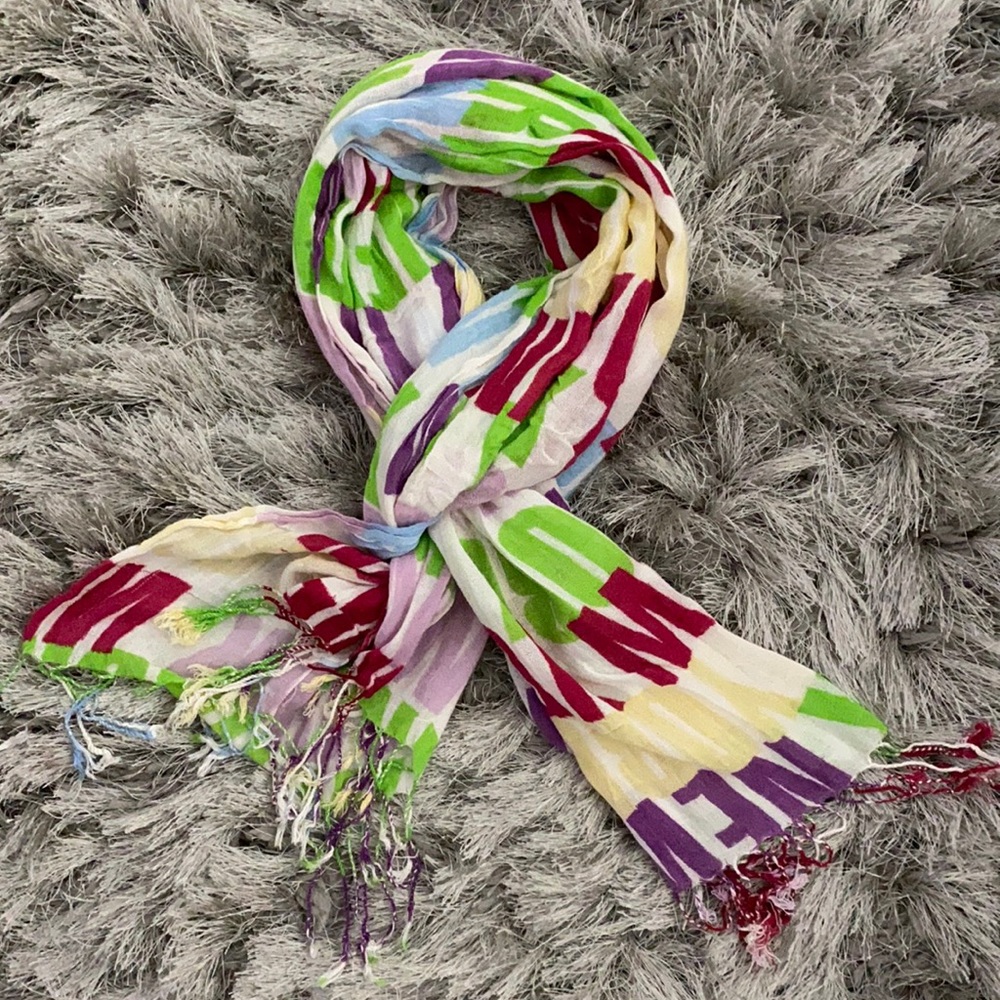 New York patterned scarf 🧣